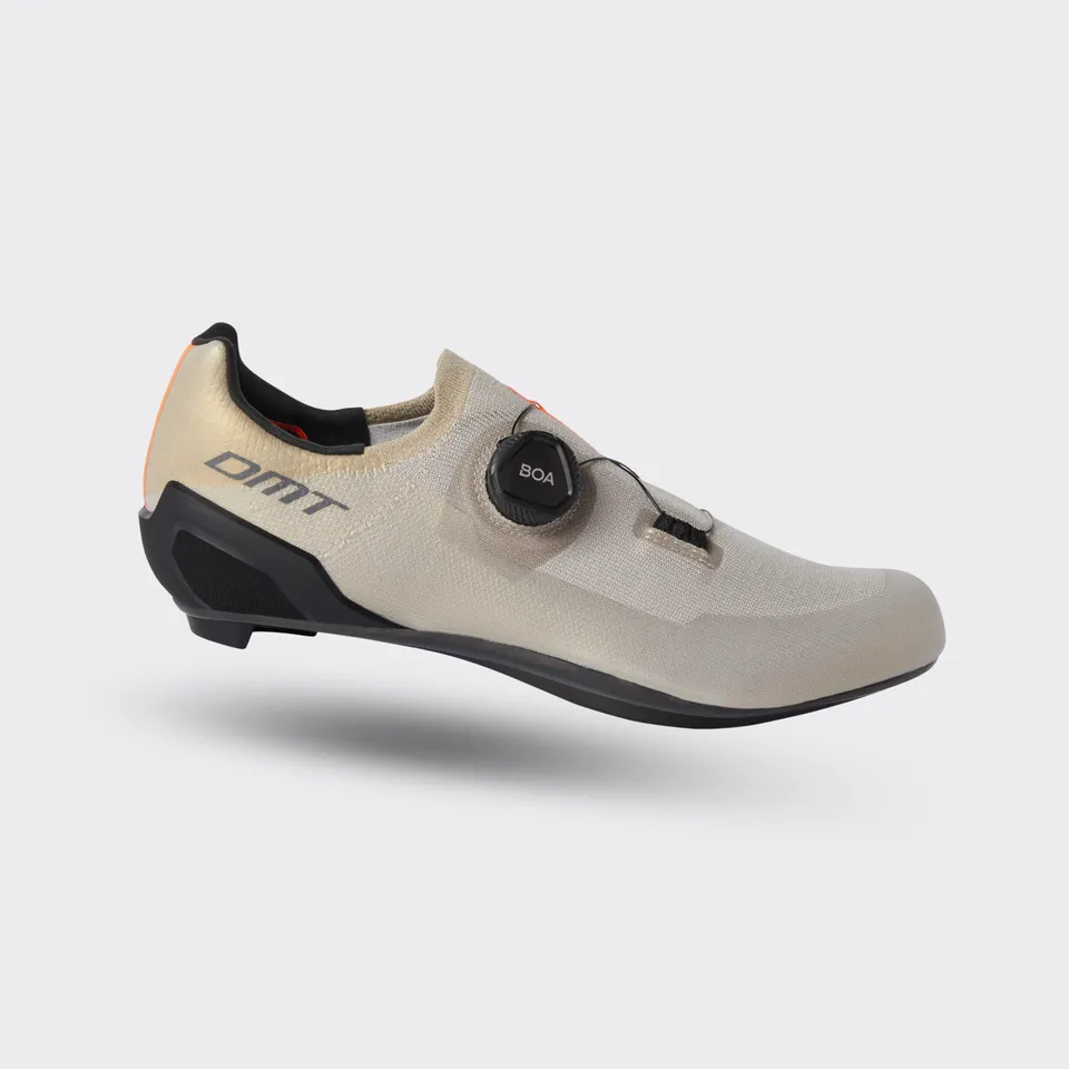dmt-kr30-scarpe-ciclismo-strada-sand-black image 1